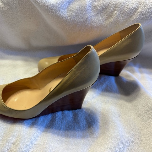 Christian Louboutin size 11 beige 4” wedge heel - Picture 8 of 11